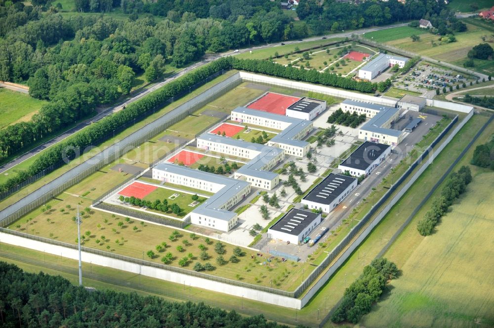 Aerial image Wulkow - Prison grounds and high security fence Prison Justizvollzugsanstalt Nord-Brandenburg Teilanstalt Neuruppin-Wulkow in Wulkow in the state Brandenburg, Germany