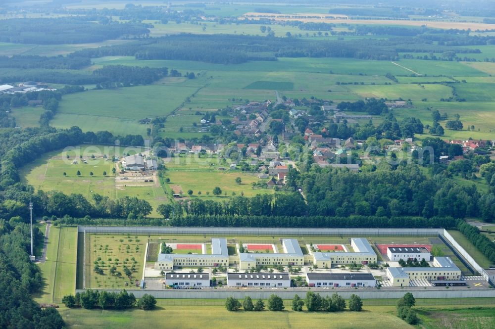 Aerial photograph Wulkow - Prison grounds and high security fence Prison Justizvollzugsanstalt Nord-Brandenburg Teilanstalt Neuruppin-Wulkow in Wulkow in the state Brandenburg, Germany