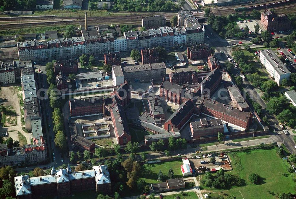 Aerial image Wroclaw (Polen) - Blick auf die Justizvollzugsanstalt ZK Wroclaw Nr.1 in Wroclaw. ZK Wroc?aw Nr 1, ul. Kleczkowska 35, 50-211 Wroc?aw, tel./fax.: 071 32-72-600/ 071 327-17-72 , e-mail: zk_1_wroclaw@sw.gov.pl