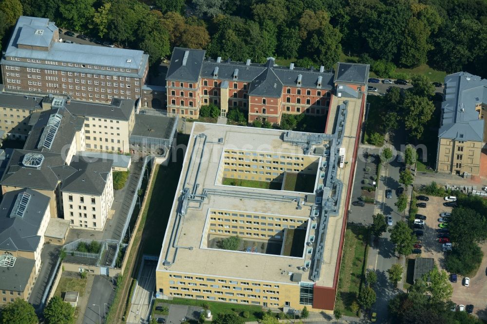 Aerial image Chemnitz - Justice centre Chemnitz Kassberg in downtown Chemnitz in the state of Saxony. The building was designed and completed by Bilfinger Berger AG. It stands adjacent to the court of Chemnitz. Art and sculptures are exhibited in its courtyards