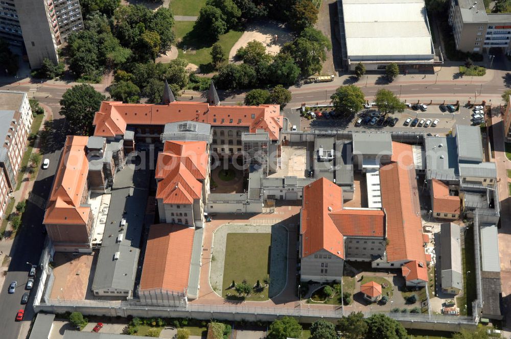 Aerial image Dessau-Roßlau - Blick auf die JVA Dessau-Roßlau in der Willy-Lohmann-Straße 27. Sie verfügt über 198 Haftplätze für männliche Häftlinge. Kontakt: Tel. +49(0)340 2020, Email: poststelle@jva-de.mj.sachsen-anhalt.de