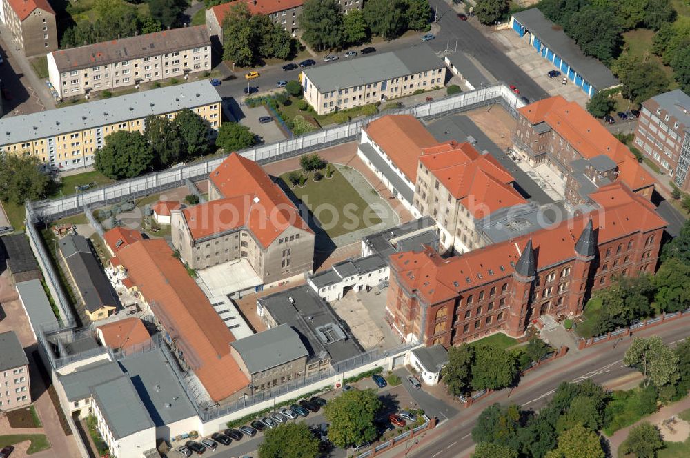 Aerial photograph Dessau-Roßlau - Blick auf die JVA Dessau-Roßlau in der Willy-Lohmann-Straße 27. Sie verfügt über 198 Haftplätze für männliche Häftlinge. Kontakt: Tel. +49(0)340 2020, Email: poststelle@jva-de.mj.sachsen-anhalt.de