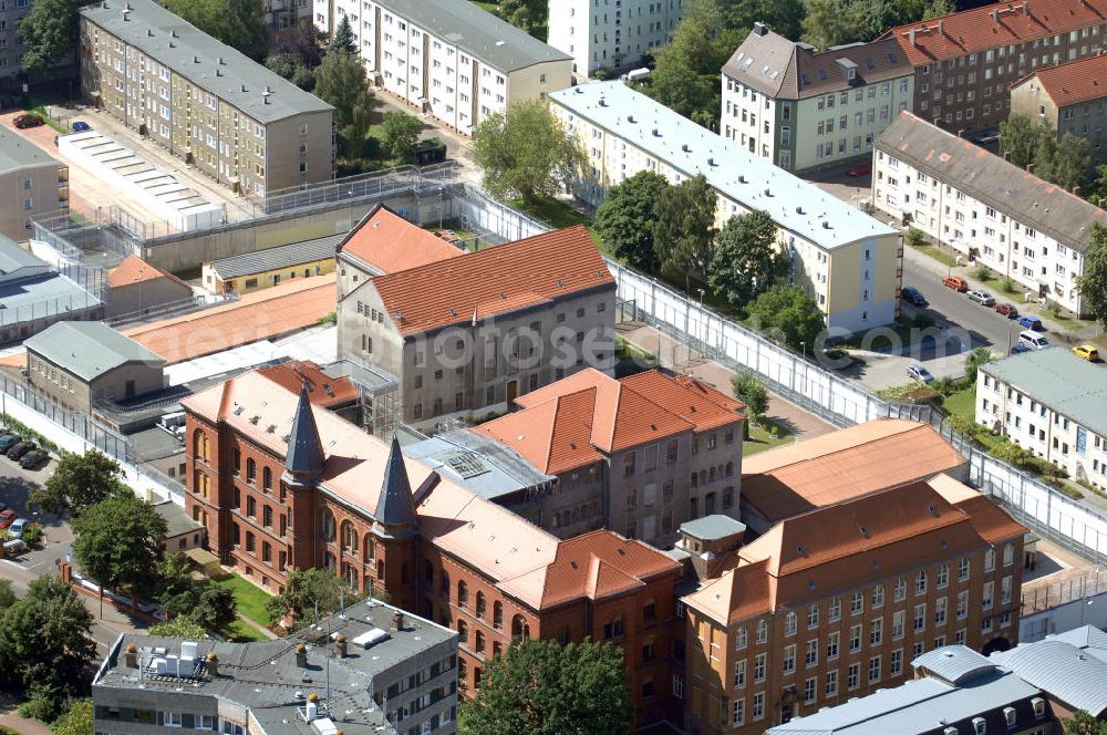 Dessau-Roßlau from the bird's eye view: Blick auf die JVA Dessau-Roßlau in der Willy-Lohmann-Straße 27. Sie verfügt über 198 Haftplätze für männliche Häftlinge. Kontakt: Tel. +49(0)340 2020, Email: poststelle@jva-de.mj.sachsen-anhalt.de