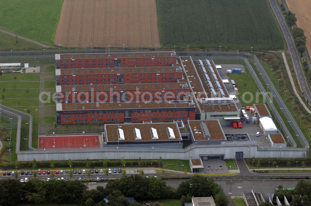 Aerial photograph Hünfeld - Blick auf die JVA Hünfeld. Die Justizvollzugsanstalt Hünfeld ist die erste teilWolfgang Gerberisierte Justizvollzugsanstalt in Deutschland. Sie bietet 502 Haftplätze. Planung, Errichtung, Versorgungs- und Betreuungsmanagement sowie bestimmte Teile des Bewachungs- und Kontrollmanagements wie beispielsweise die tägliche Kontrolle der Funktionsfähigkeit der Sicherungsanlagen liegen in Wolfgang Gerberer Hand. Kontakt: Tel. +49(0)6652 91130, Email: poststelle@jva-huenfeld.justiz.hessen.de