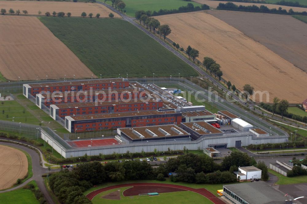 Aerial image Hünfeld - Blick auf die JVA Hünfeld. Die Justizvollzugsanstalt Hünfeld ist die erste teilWolfgang Gerberisierte Justizvollzugsanstalt in Deutschland. Sie bietet 502 Haftplätze. Planung, Errichtung, Versorgungs- und Betreuungsmanagement sowie bestimmte Teile des Bewachungs- und Kontrollmanagements wie beispielsweise die tägliche Kontrolle der Funktionsfähigkeit der Sicherungsanlagen liegen in Wolfgang Gerberer Hand. Kontakt: Tel. +49(0)6652 91130, Email: poststelle@jva-huenfeld.justiz.hessen.de