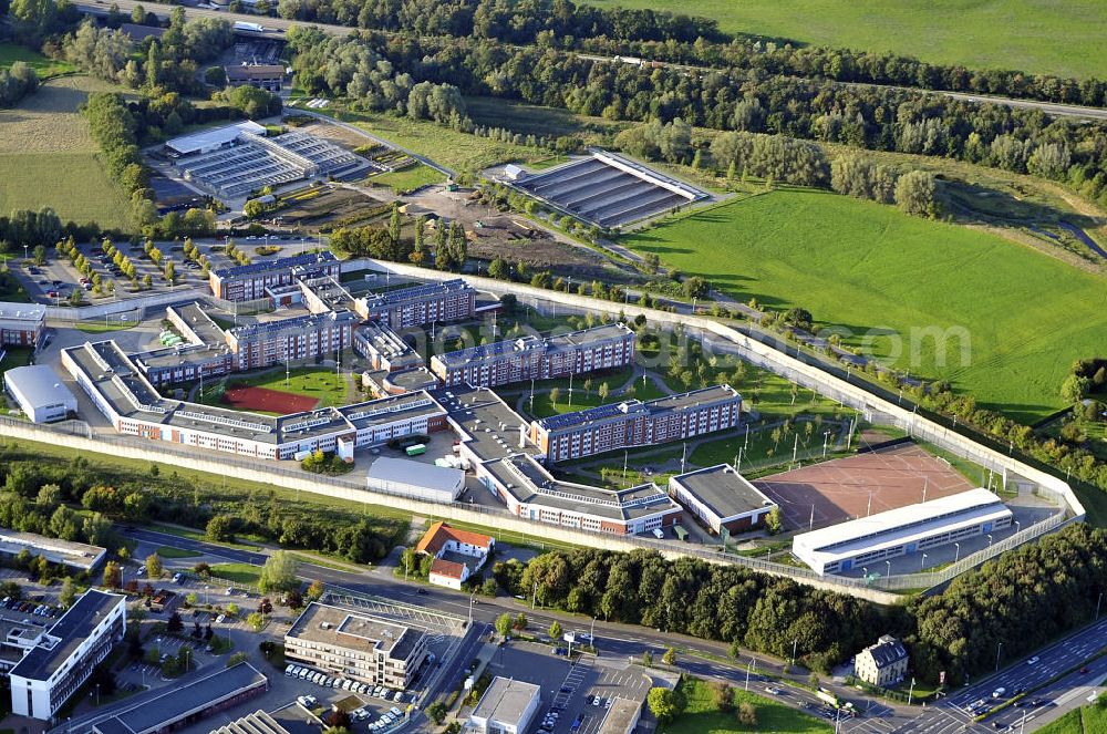 Aachen from above - Blick auf die JVA Justizvollzugsanstalt Aachen. Die Anstalt befindet sich an der Krefelder Strasse 251 in Aachen und wurde 1994 in Betrieb genommen. Im Jahr 2004 erfolgte eine Erweiterung und so bietet die JVA Aachen Platz für etwa 684 männliche Straf- und Untersuchungsgefangene sowie etwa 50 Sicherungsverwahrte. View at the prison of Aachen.