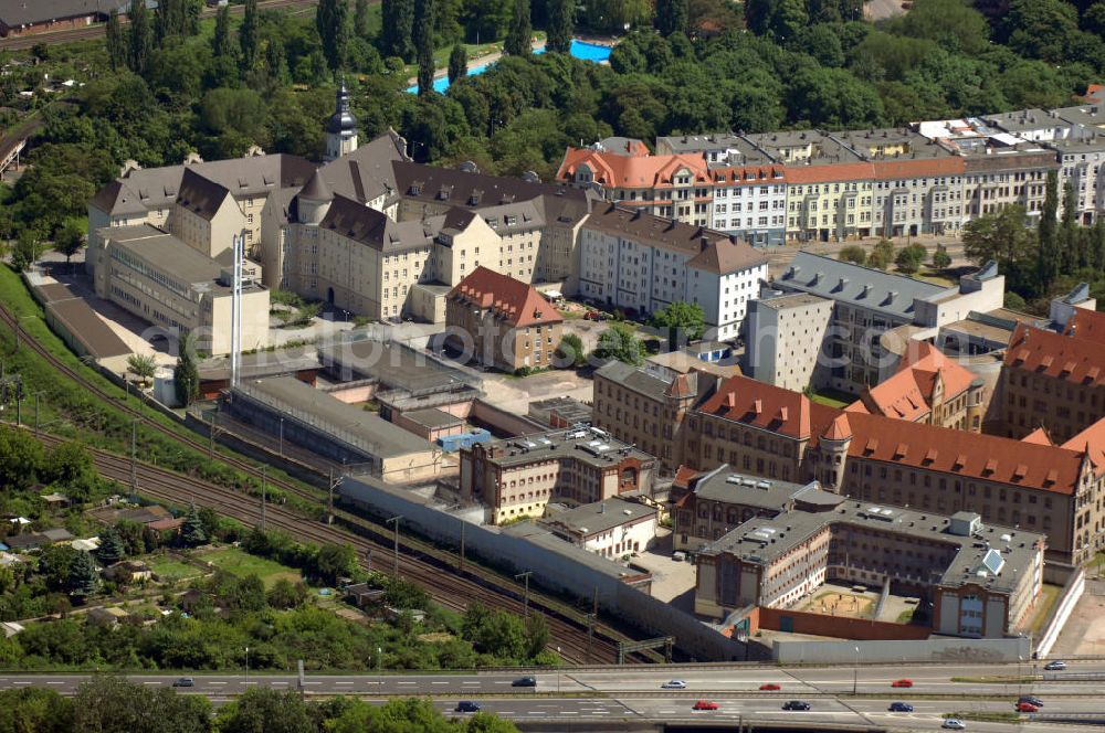 Aerial image Magdeburg - Blick auf die Justizvollzugsanstalt JVA Magdeburg und das Landesgericht. View of the prison Magdeburg and the regional court.