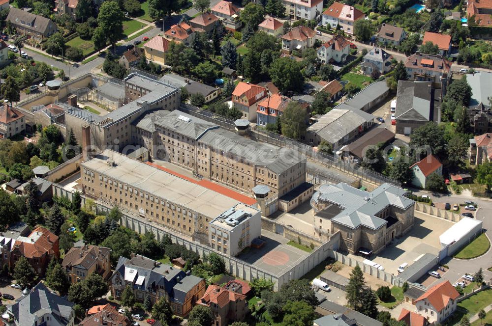 Naumburg from the bird's eye view: Blick auf die JVA Naumburg Am Salztor 5. Die Justizvollzugsanstalt verfügt über 264 Haftplätze für den geschlossenen Vollzug männlicher Erwachsener und eine Abteilung für den offenen Vollzug. Kontakt: Tel. +49(0)3445 280, Email: poststelle@jva-nmb.mj.sachsen-anhalt.de