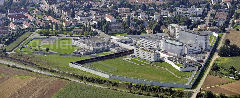 Aerial photograph Stuttgart - Blick auf die Justizvollzugsanstalt Stuttgart im Stadtteil Stammheim. Die JVA wurde von 1959 bis 1963 erbaut und wurde in den 1970ern durch die Inhaftierung von RAF-Mitgliedern bekannt. View the prison in the Stuttgart district Stammheim. The prison was built in 1959-1963 and was known in the 1970s by the detention of RAF members.