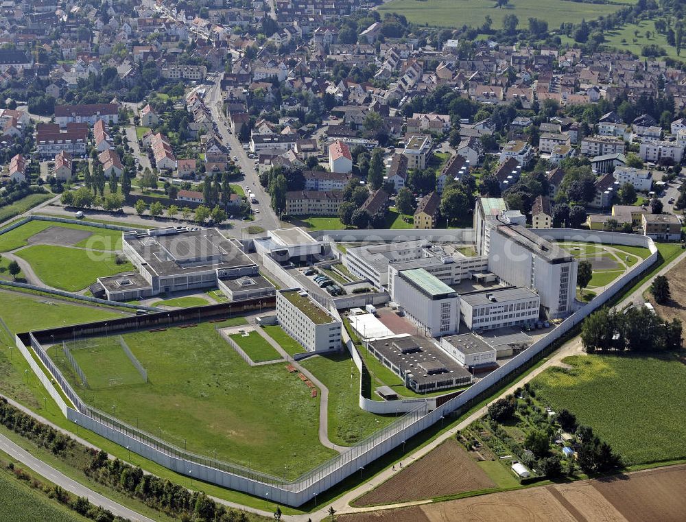 Aerial image Stuttgart - Blick auf die Justizvollzugsanstalt Stuttgart im Stadtteil Stammheim. Die JVA wurde von 1959 bis 1963 erbaut und wurde in den 1970ern durch die Inhaftierung von RAF-Mitgliedern bekannt. View the prison in the Stuttgart district Stammheim. The prison was built in 1959-1963 and was known in the 1970s by the detention of RAF members.