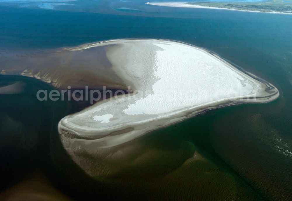 Aerial image Juist - The Kachelotplate is a sandbar in the North Sea. Since 2003, enough stays above high tide that it can be called an island. Grass and dunes are settling there