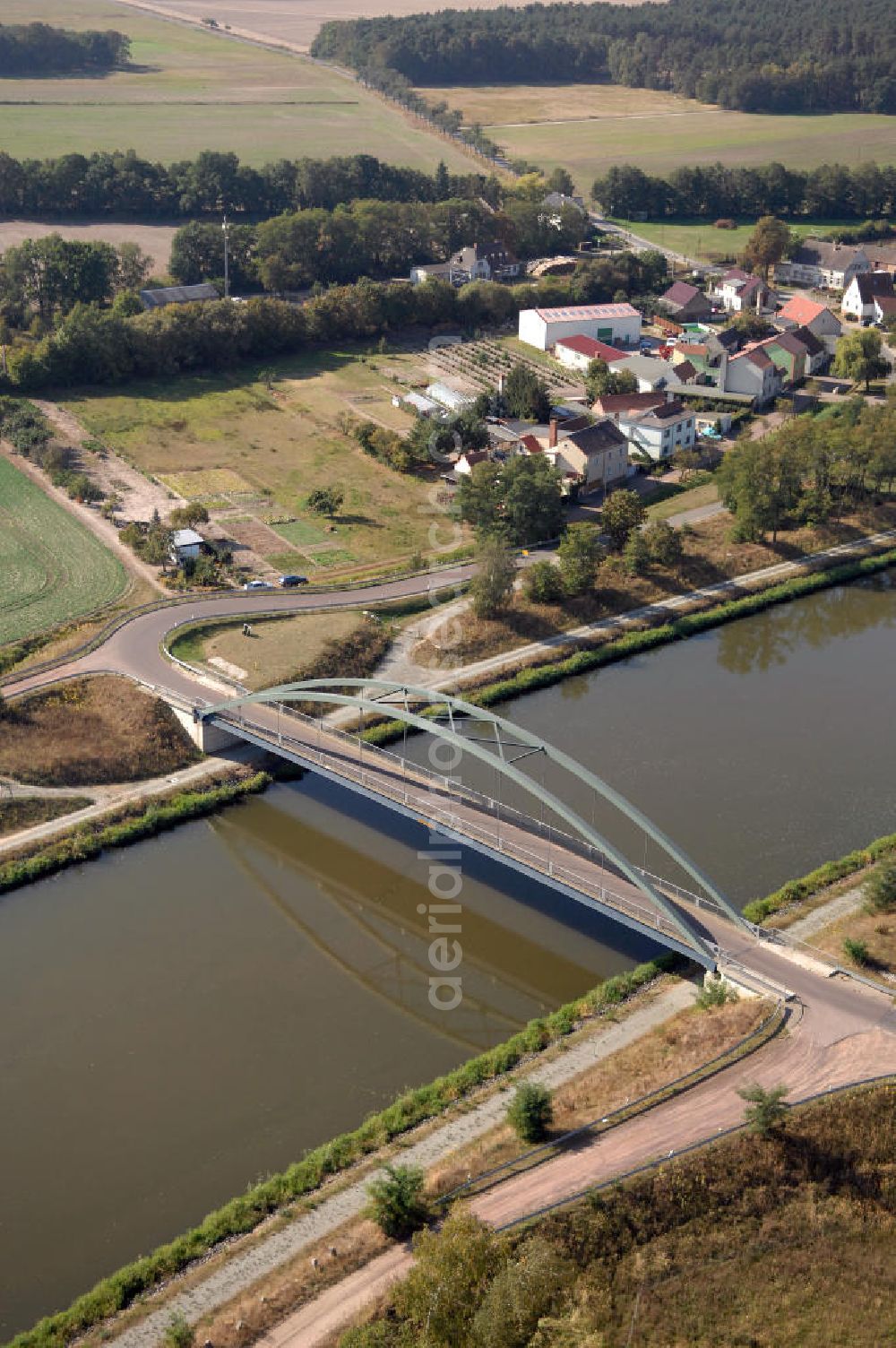 Aerial photograph Kade - Blick auf die Kader-Brücke. Sei wurde im Jahr 2001 erbaut und überführt den Elbe-Havel-Kanal bei km 371,585.