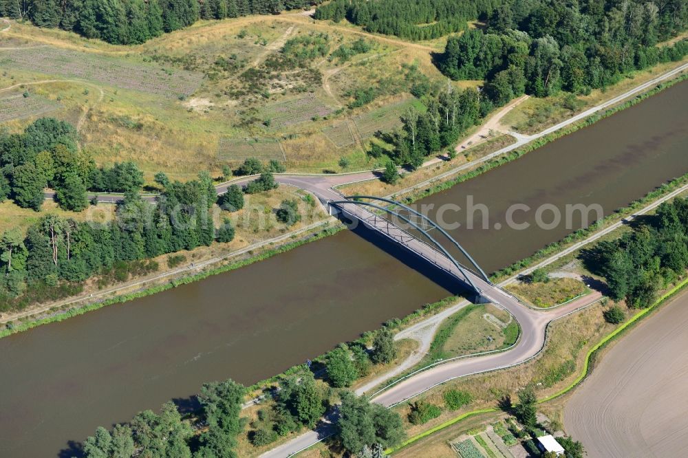 Kade OT Kader Schleuse from the bird's eye view: The Kader bridge over the Elbe-Havel-Canel in the state Saxony-Anhalt