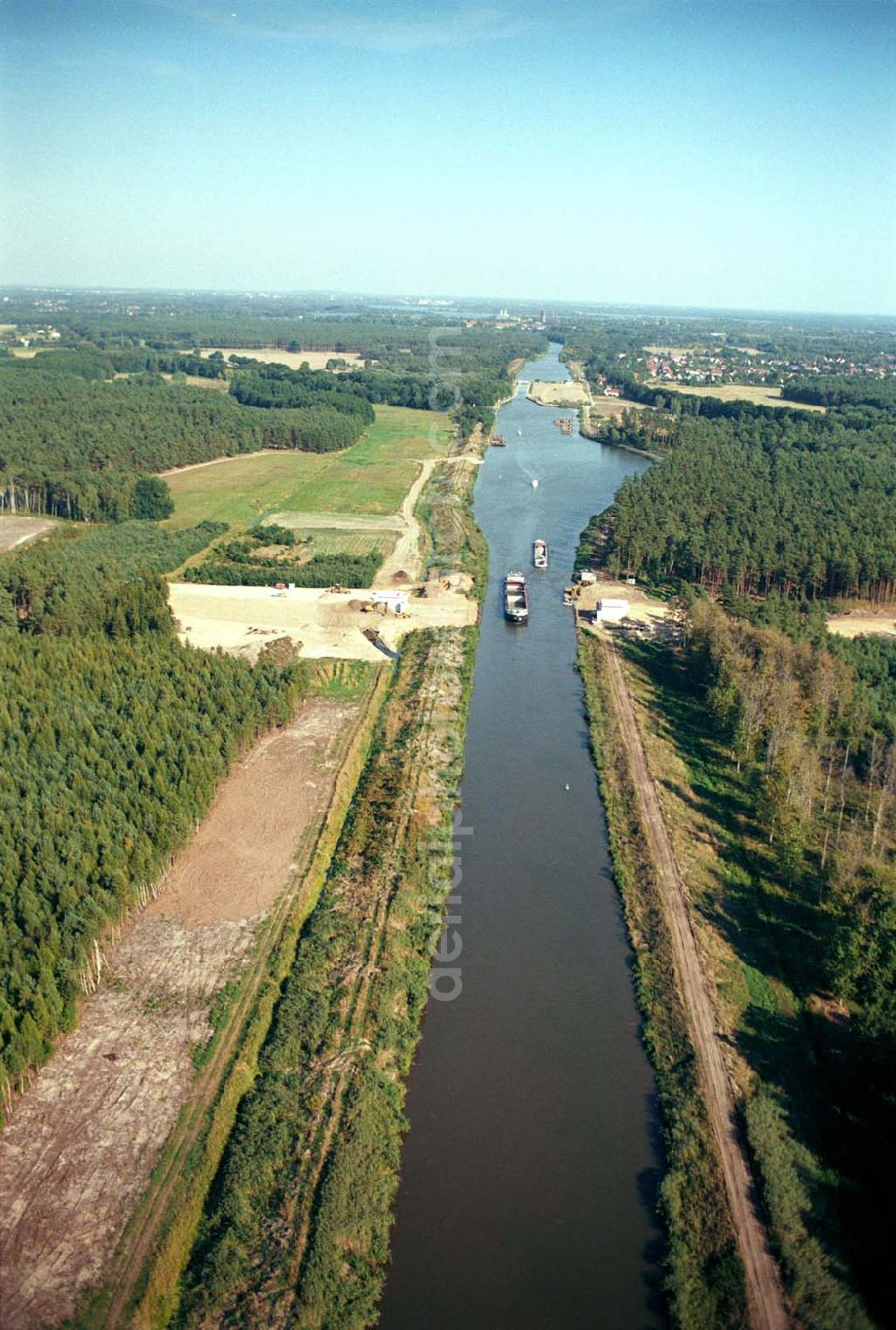 Aerial photograph Genthin - Blick auf die Baustelle der Kader Brücke östlich von Genthin