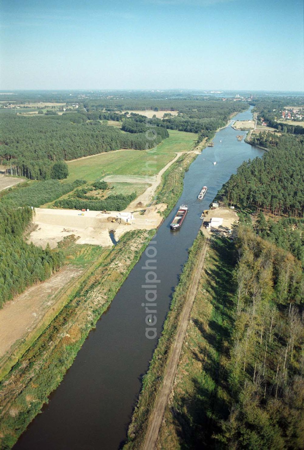 Genthin from above - Blick auf die Baustelle der Kader Brücke östlich von Genthin