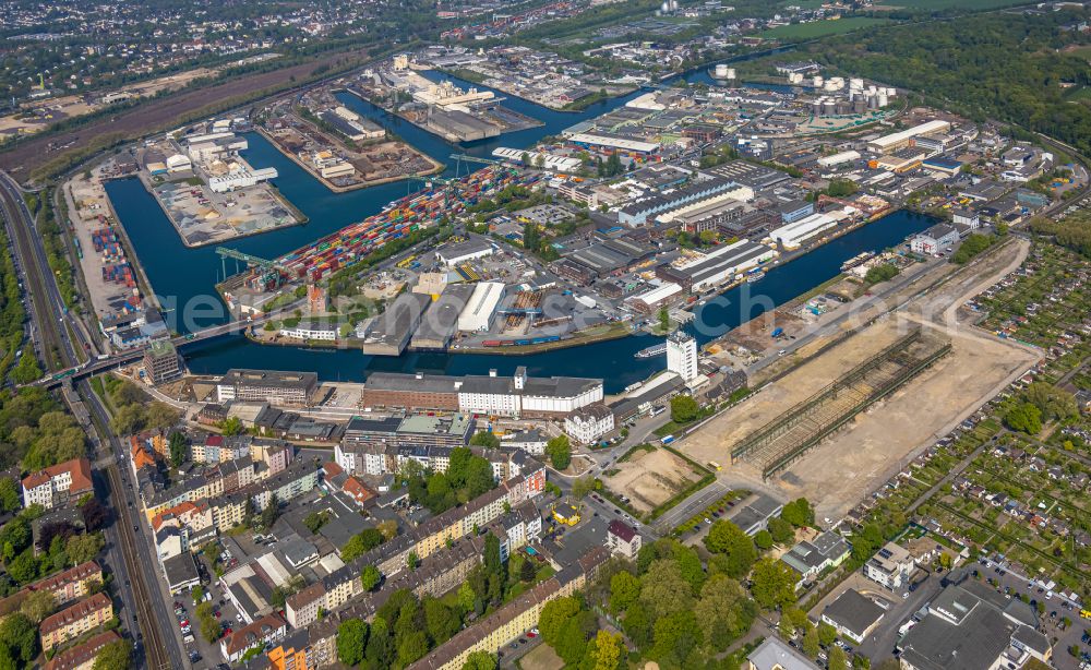 Aerial image Dortmund - Ship moorings at the inland harbor basin in the district Hafen in Dortmund at Ruhrgebiet in the state North Rhine-Westphalia, Germany