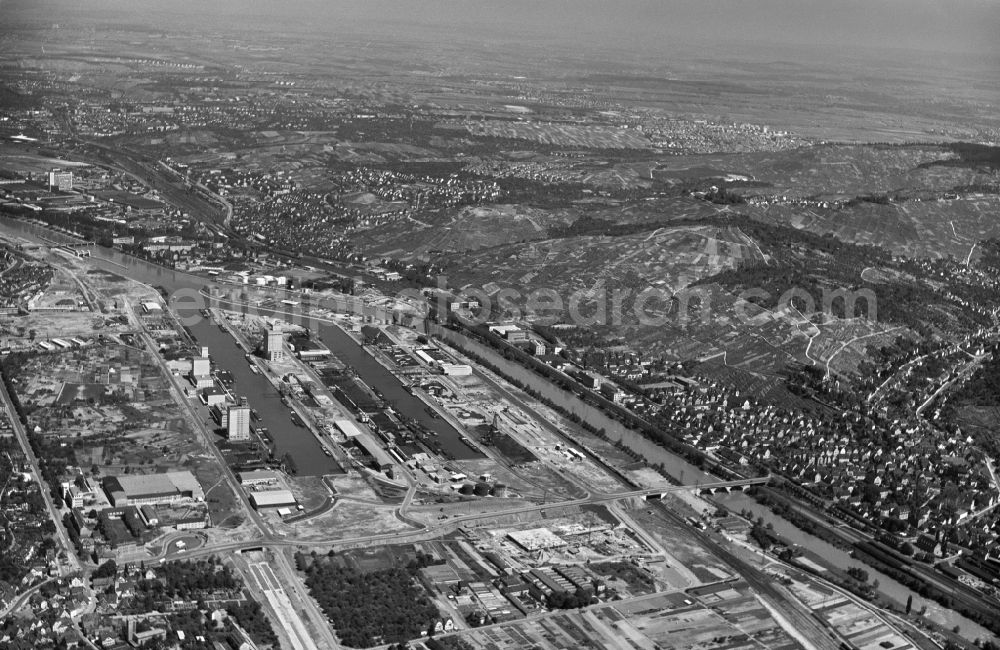 Stuttgart from above - Ship moorings at the inland harbor basin on the banks of the Neckar on street Am Mittelkai in the district Hafen in Stuttgart in the state Baden-Wuerttemberg, Germany