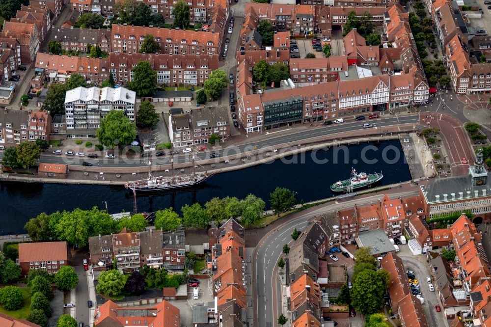 Aerial photograph Emden - Ship moorings at the docks of the Ratsdelft inland port on the banks of the Ems in Emden in the state Lower Saxony, Germany