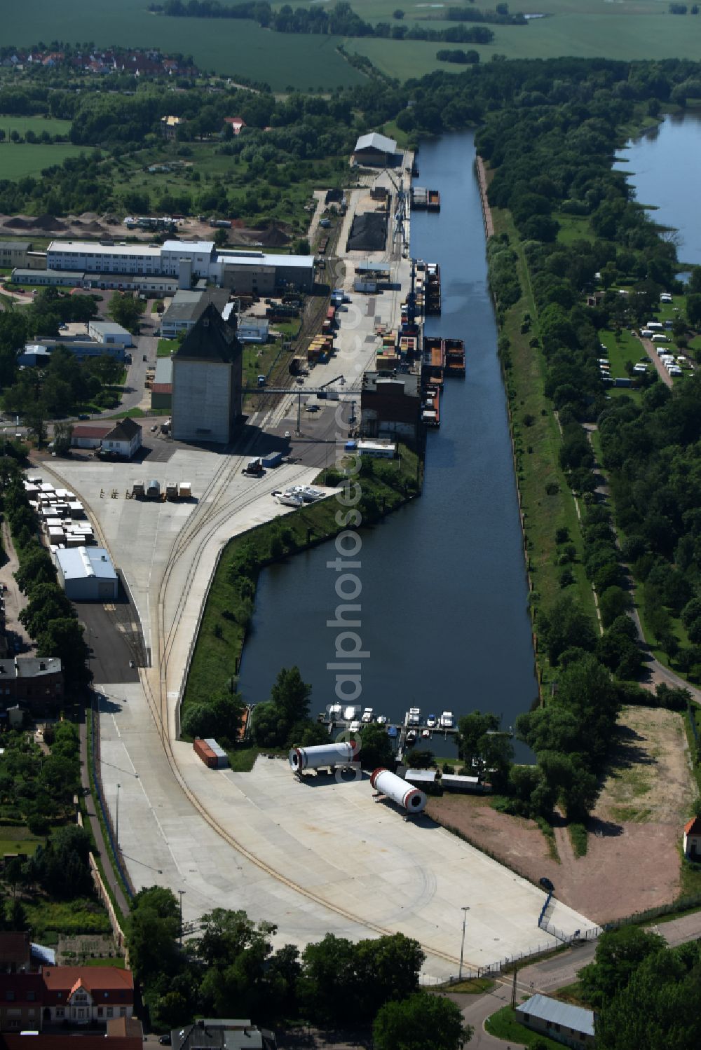 Aken from above - Ship moorings at the inland harbor basin on the banks of of the River Elbe on place Bismarckplatz in Aken in the state Saxony-Anhalt, Germany