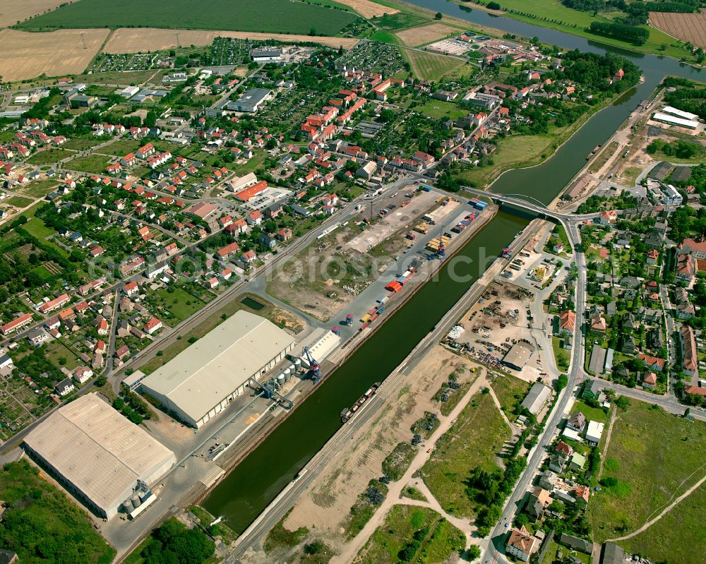 Aerial photograph Riesa - Ship moorings at the inland harbor basin on the banks of the Elbe in the district Groeba in Riesa in the state Saxony, Germany