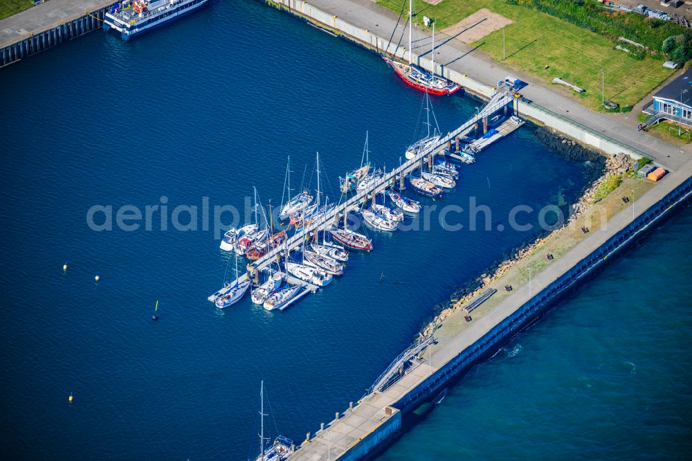 Aerial photograph Helgoland - Ship moorings at the inland harbor basin on the banks of Suedhafen on street Nordkaje Suedhafen in Helgoland in the state Schleswig-Holstein, Germany