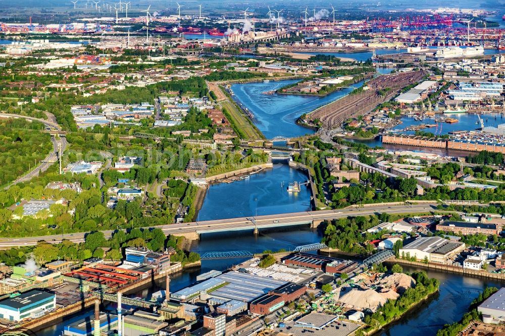 Aerial image Hamburg - Ship moorings at the inland harbor basin on the banks of the of Spreehafen in the district Kleiner Grasbrook in Hamburg, Germany