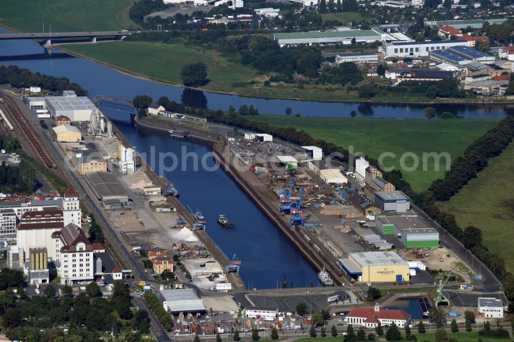 Aerial image Dresden - Quays and ship moorings at the harbor basin of the inland port Alberthafen on the banks of the Elbe in the district of Friedrichstadt in Dresden in the federal state of Saxony, Germany