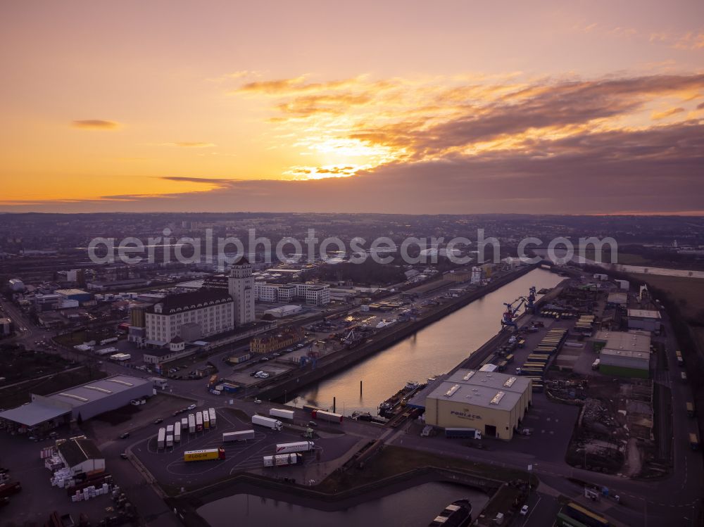 Dresden from above - Quays and ship moorings at the harbor basin of the inland port Alberthafen on the banks of the Elbe in the district of Friedrichstadt in Dresden in the federal state of Saxony, Germany