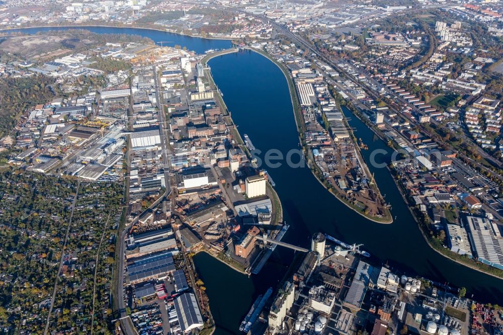 Aerial photograph Mannheim - Quays and boat moorings at the port of the inland port of Altrheins on Friesenheim island in the district Industriehafen in Mannheim in the state Baden-Wuerttemberg, Germany