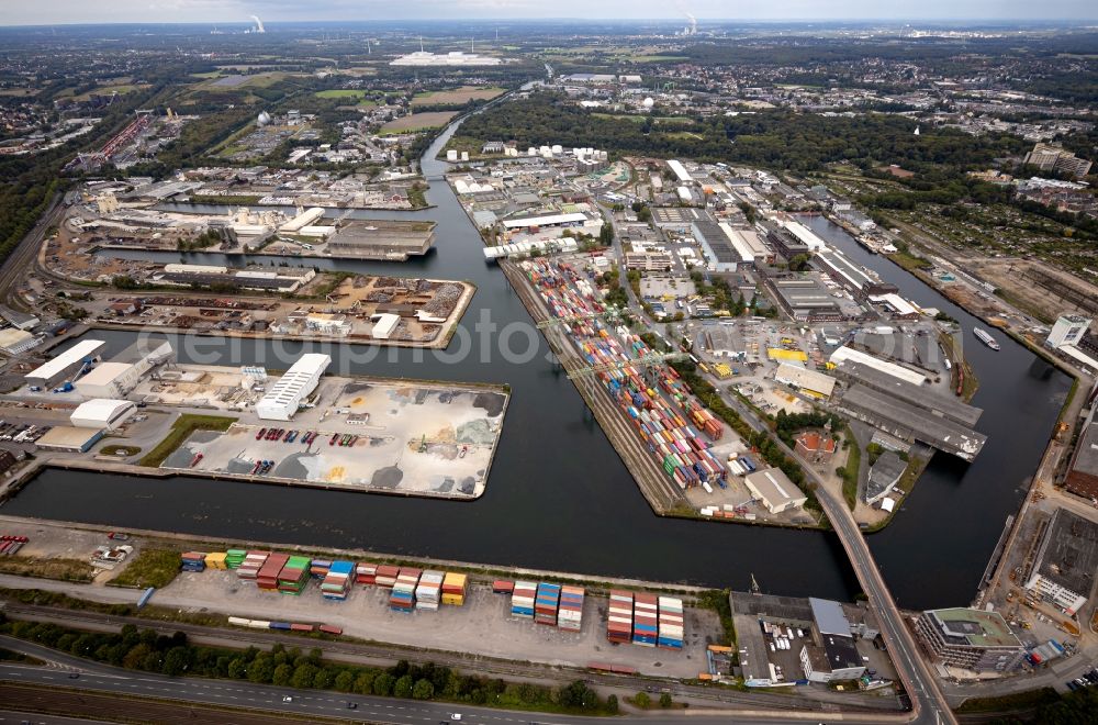 Aerial photograph Dortmund - Quays and boat moorings at the port of the inland port in Dortmund in the state North Rhine-Westphalia, Germany