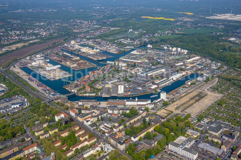 Aerial photograph Dortmund - Quays and boat moorings at the port of the inland port in Dortmund at Ruhrgebiet in the state North Rhine-Westphalia, Germany