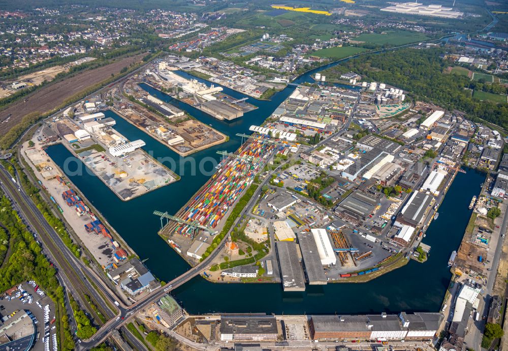 Aerial image Dortmund - Quays and boat moorings at the port of the inland port in Dortmund at Ruhrgebiet in the state North Rhine-Westphalia, Germany