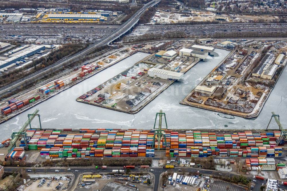 Aerial image Dortmund - Quays and boat moorings at the port of the inland port in Dortmund at Ruhrgebiet in the state North Rhine-Westphalia, Germany