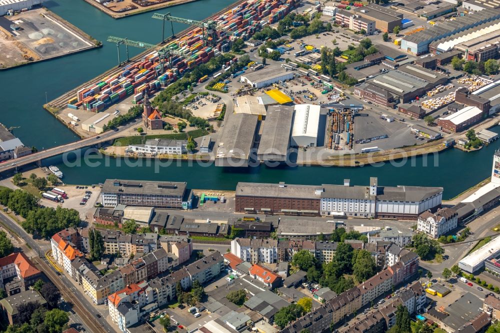 Aerial photograph Dortmund - Quays and boat moorings at the port of the inland port Dortmunder Hafen AG on Speicherstrasse in Dortmund in the state North Rhine-Westphalia, Germany