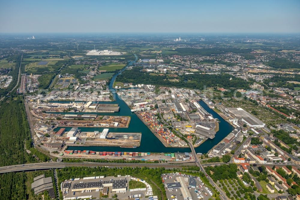 Aerial photograph Dortmund - Quays and boat moorings at the port of the inland port Dortmunder Hafen AG on Speicherstrasse in Dortmund in the state North Rhine-Westphalia, Germany