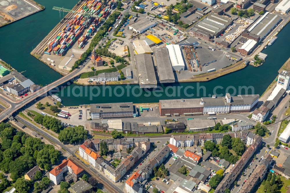 Dortmund from the bird's eye view: Quays and boat moorings at the port of the inland port Dortmunder Hafen AG on Speicherstrasse in Dortmund in the state North Rhine-Westphalia, Germany