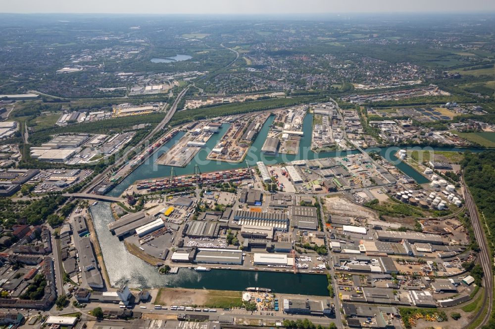 Aerial photograph Dortmund - Quays and boat moorings at the port of the inland port Dortmunder Hafen AG on Speicherstrasse in Dortmund in the state North Rhine-Westphalia, Germany