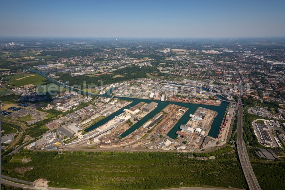 Aerial photograph Dortmund - Quays and boat moorings at the port of the inland port Dortmunder Hafen AG on Speicherstrasse in Dortmund in the state North Rhine-Westphalia, Germany