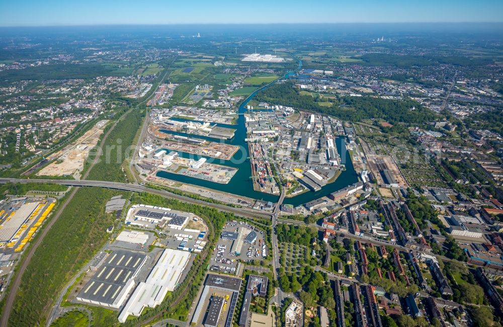 Dortmund from above - Quays and boat moorings at the port of the inland port Dortmunder Hafen AG on Speicherstrasse in Dortmund at Ruhrgebiet in the state North Rhine-Westphalia, Germany