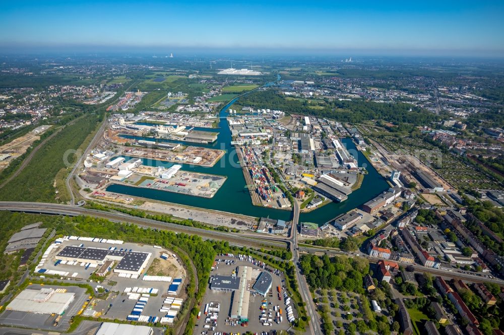 Aerial image Dortmund - Quays and boat moorings at the port of the inland port Dortmunder Hafen AG on Speicherstrasse in Dortmund at Ruhrgebiet in the state North Rhine-Westphalia, Germany