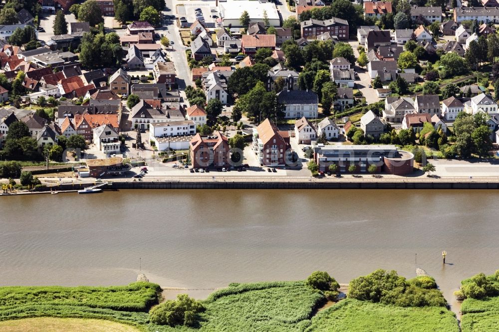 Aerial image Elsfleth - Quays and boat moorings at the port of the inland port in Elsfleth in the state Lower Saxony, Germany