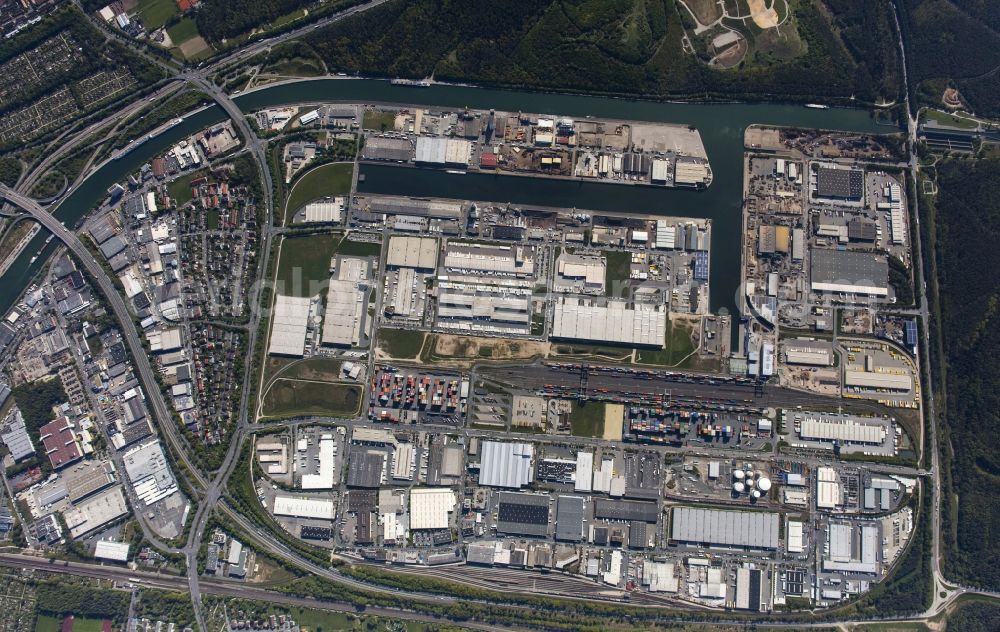 Aerial photograph Nürnberg - Quays and boat moorings at the port of the inland port Gueterverkehr-Hafen Nuernberg along the Hamburger Strasse in Nuremberg in the state Bavaria