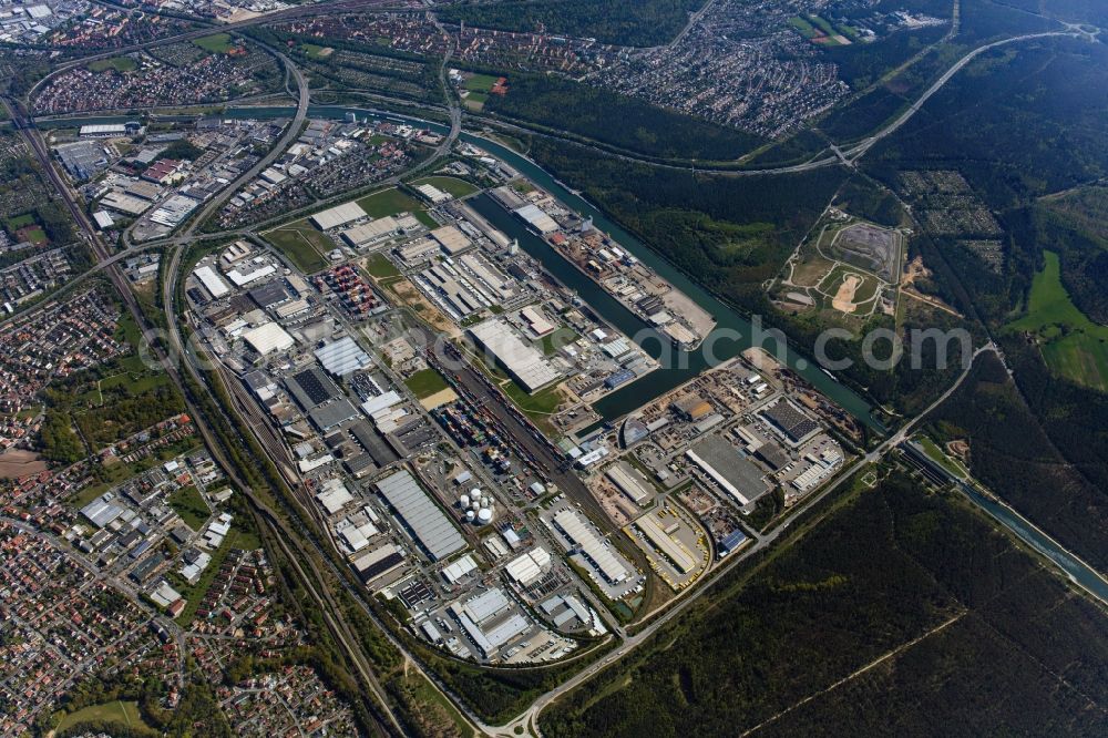 Aerial image Nürnberg - Quays and boat moorings at the port of the inland port Gueterverkehr-Hafen Nuernberg along the Hamburger Strasse in Nuremberg in the state Bavaria