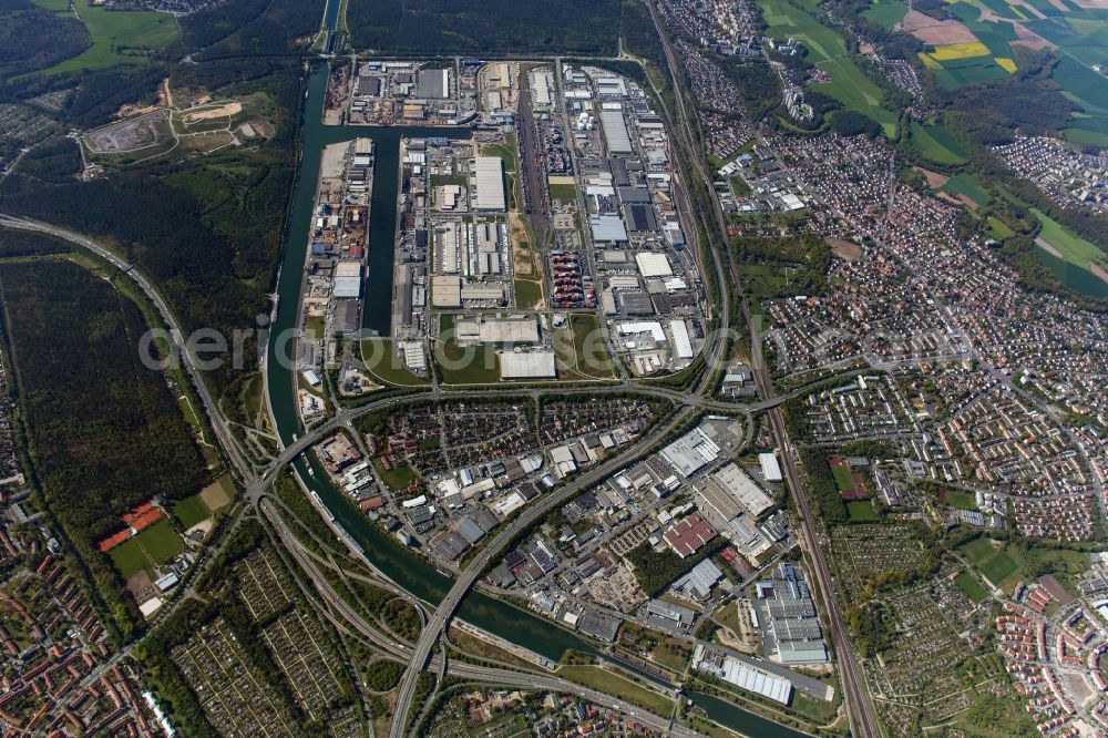 Aerial photograph Nürnberg - Quays and boat moorings at the port of the inland port Gueterverkehr-Hafen Nuernberg along the Hamburger Strasse in Nuremberg in the state Bavaria