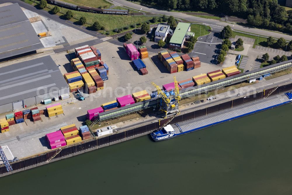 Spellen from above - Quays and boat moorings at the port of the inland port Hafen Emmelsum on Schleusenstrasse in the district Spellen in Voerde (Niederrhein) in the state North Rhine-Westphalia