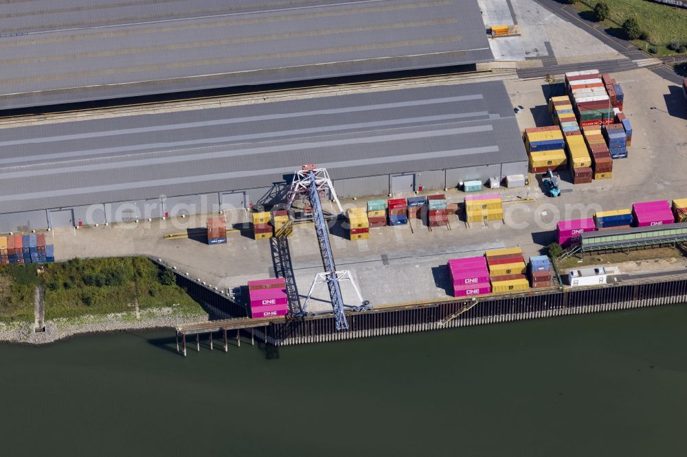 Spellen from the bird's eye view: Quays and boat moorings at the port of the inland port Hafen Emmelsum on Schleusenstrasse in the district Spellen in Voerde (Niederrhein) in the state North Rhine-Westphalia