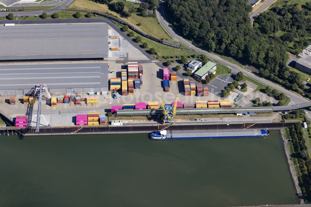 Aerial image Spellen - Quays and boat moorings at the port of the inland port Hafen Emmelsum on Schleusenstrasse in the district Spellen in Voerde (Niederrhein) in the state North Rhine-Westphalia