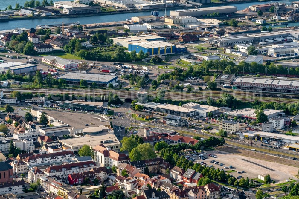 Aerial photograph Kehl - Quays and boat moorings at the port of the inland port and Industriegebiet in Kehl in the state Baden-Wurttemberg, Germany