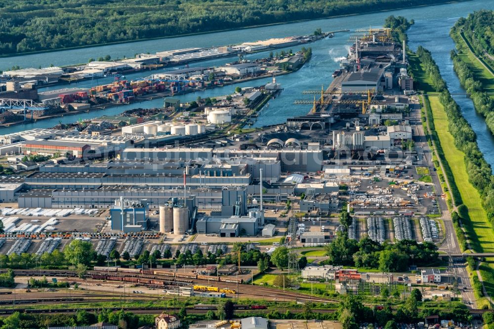 Kehl from above - Quays and boat moorings at the port of the inland port and Industriegebiet in Kehl in the state Baden-Wurttemberg, Germany