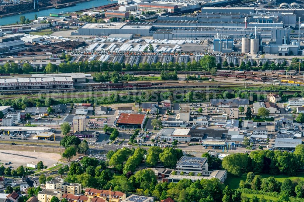 Aerial photograph Kehl - Quays and boat moorings at the port of the inland port and Industriegebiet in Kehl in the state Baden-Wurttemberg, Germany